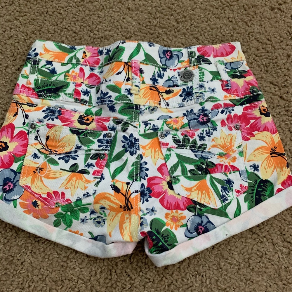 Shorts - Picture 2 of 6